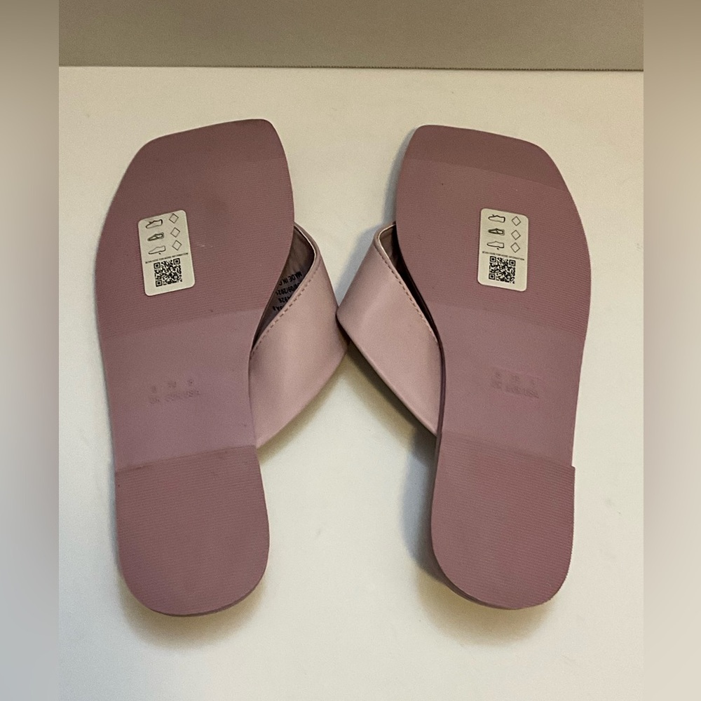 ASOS Design Fig Toe Thong Flat Sandals 8 - Picture 9 of 10